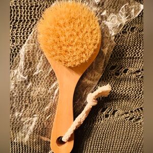Dry Bath Body Brush For Exfoliation, Blood Circulation, Cellulite Reduction.
